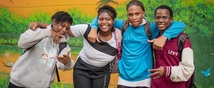 jovenes sonriendo y en comunidad