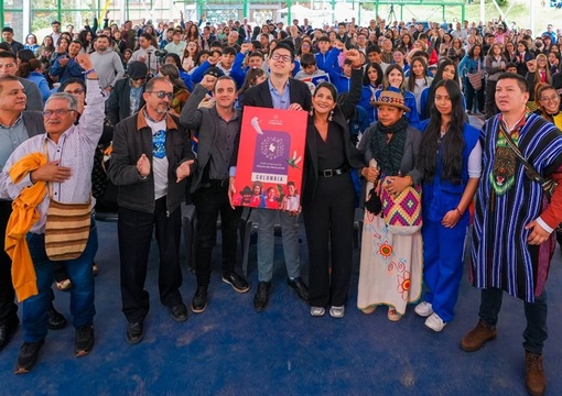 Ministra de Ambiente y Desarrollo Sostenible (e), Irene Vélez Torres, y el ministro de Educación Nacional, Daniel Rojas, en la actualización de la Política Nacional de Educación Ambiental