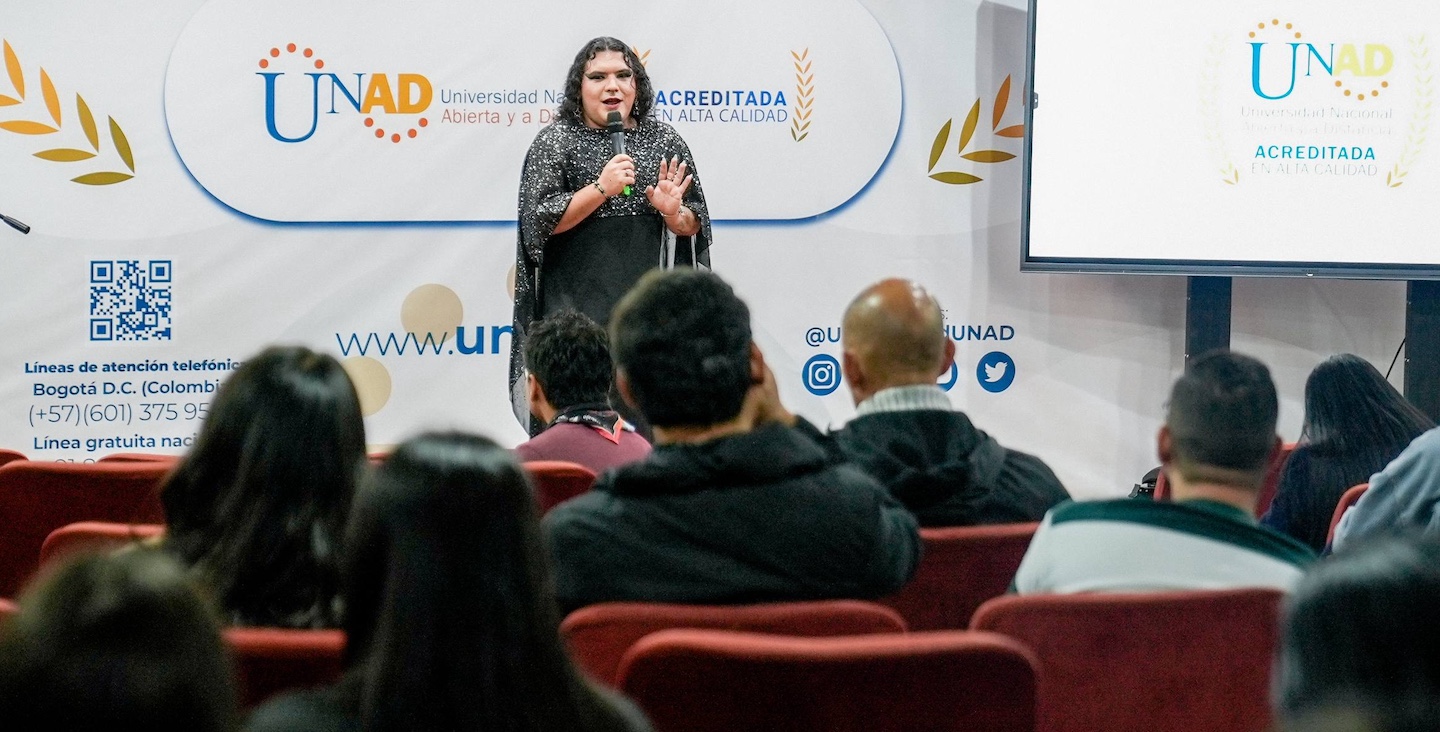 Foto de Alissa en el Foro sobre prevención de violencias basadas en género, sectores sociales LGBTIQ+