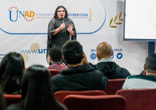 Foto de Alissa en el Foro sobre prevención de violencias basadas en género, sectores sociales LGBTIQ+