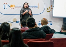 Foto de Alissa en el Foro sobre prevención de violencias basadas en género, sectores sociales LGBTIQ+