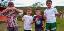 3 niños y una niña de una escuela rural de Guaviare