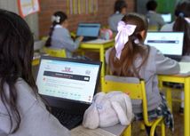 FOTO DE ESTUDIANTES PRESENTANDO QUIERO SER QUIERO SABER