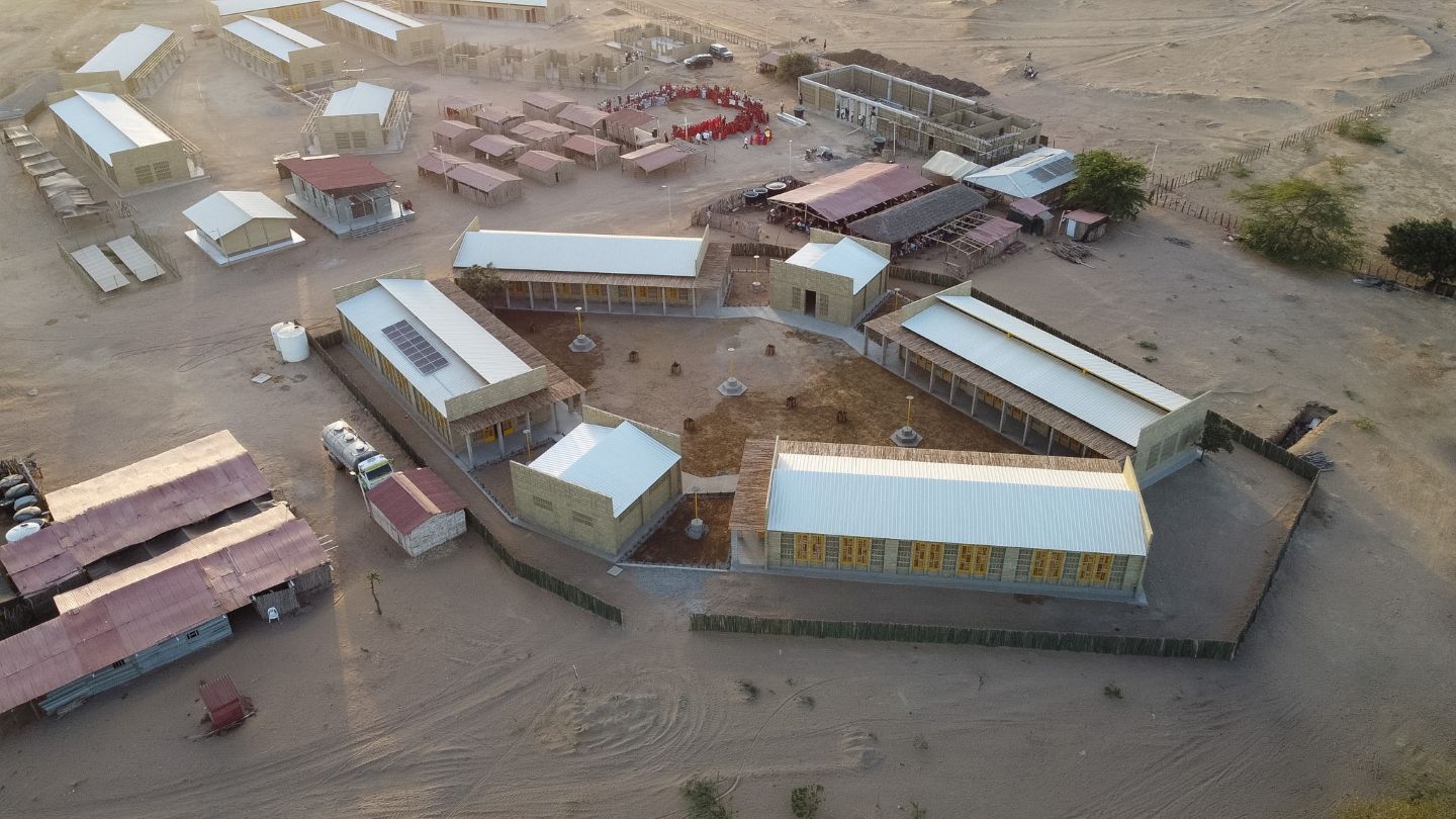 Foto aérea de colegio en la Guajira