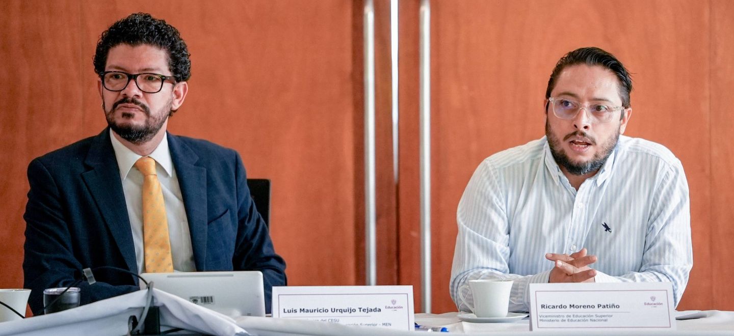 Foto del viceministro de Educación Superior Ricardo Moreno en sesión del CESU