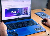 Foto de computador en la página de MarIA