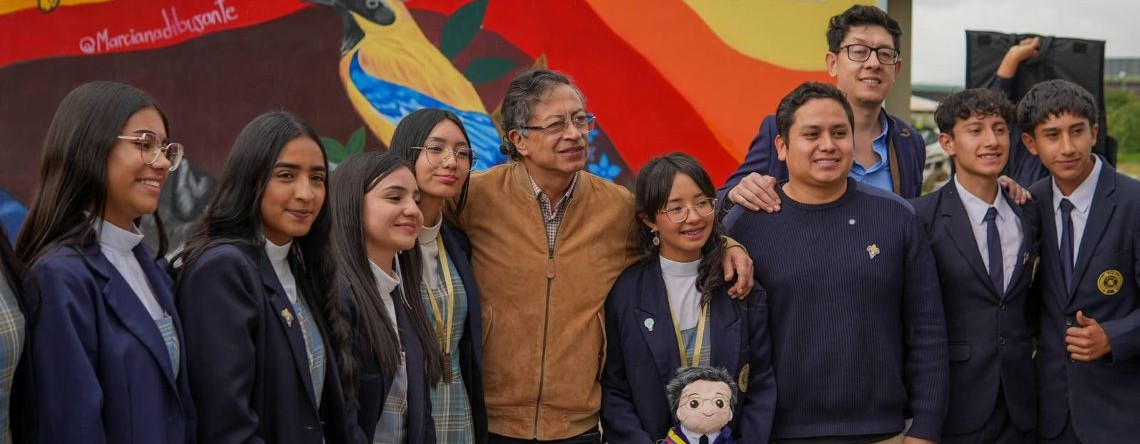 Petro entregó nuevas aulas modulares en la Institución Educativa Municipal San Juan Bautista de La Salle