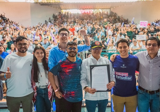 Presidente Gustavo Petro, Ministro de Educación Daniel Rojas Medellín, en la promulgación de la Ley 30 en Popayán