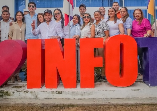 foto de ministro y comunidad en infotep