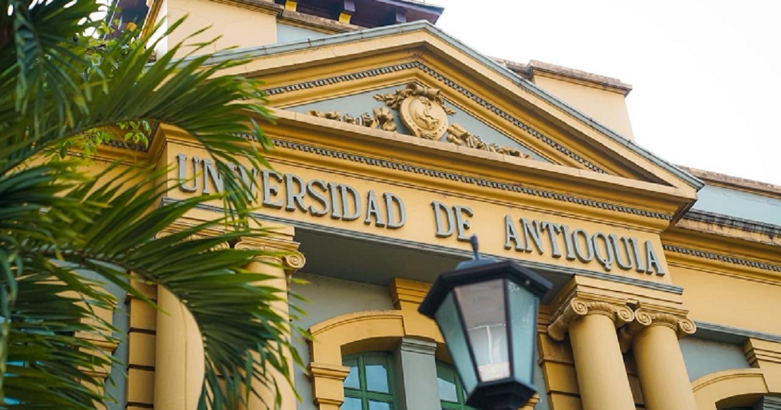 Fachada de la universidad