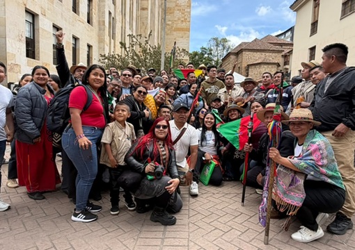 Ministro Daniel Rojas con representantes de los pueblos indígenas