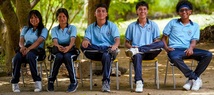 FOTO DE ESTUDIANTES SONRIENDO