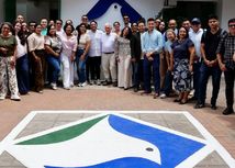 Foto del Viceministro Ricardo Moreno con asiatentes a evento en Unipaz