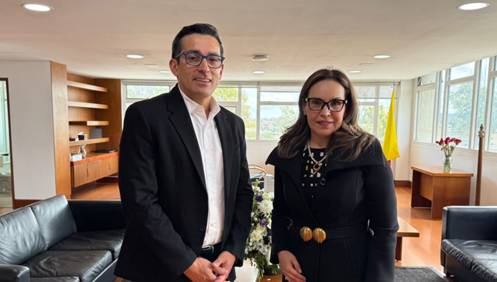 Viviane Morales, Ministra de Educación Nacional y Rodrigo Peñailillo, representante de CAF -Banco de Desarrollo de América Latina y el Caribe- en Colombia.