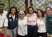 Viceministra Gledy María Foliaco junto a la Gobernadora del Chocó, al Secretrario de Educación de Quibdó y asistentes al encuentro