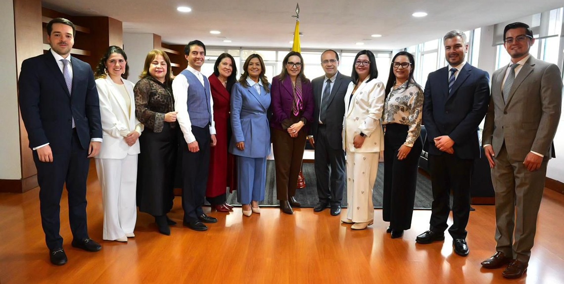 Ministra de Educación Viviane Morales Hoyos en la posesión de directores y asesores