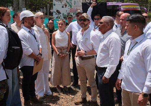 El Presidente Abelardo De La Espriella en el corregimiento de Pueblo Nuevo en el municipio de Buga