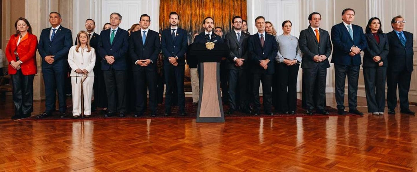 foto de reunion de presidente con ministros