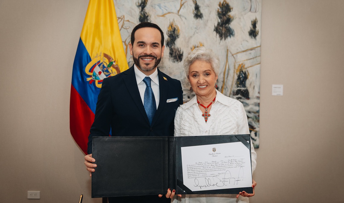 Presidente Abelardo De La Espriella con Ilva Myriam Hoyos Castañeda, nueva ministra de Educación Nacional