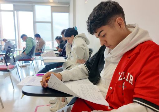 Foto de estudiante presentando pruebas
