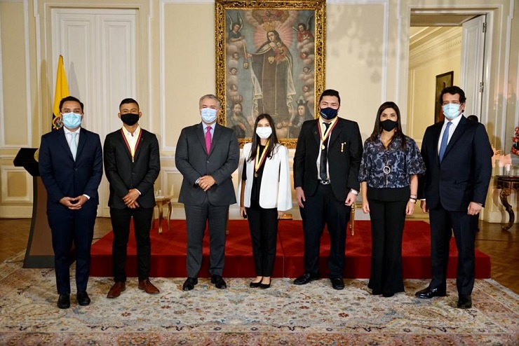 Homenaje a estudiantes por puntajes máximo en pruebas saber 11 Homenaje a estudiantes por puntajes máximo en pruebas saber 11