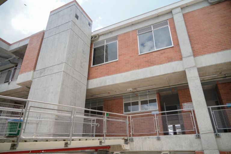 Institución Educativa Ciudad Luz en Ibagué Institución Educativa Ciudad Luz en Ibagué