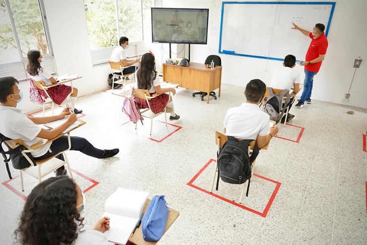 El Presidente nos ha puesto el desafío de hacer de este año, el año del regreso a las aulas. El Presidente nos ha puesto el desafío de hacer de este año, el año del regreso a las aulas.