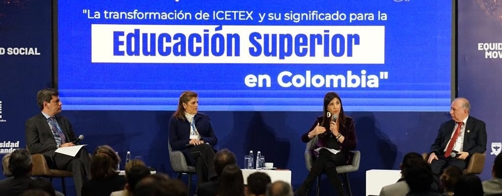 Panelistas en encuentro internacional la educación superior y la transformación del ICETEX Panelistas en encuentro internacional la educación superior y la transformación del ICETEX