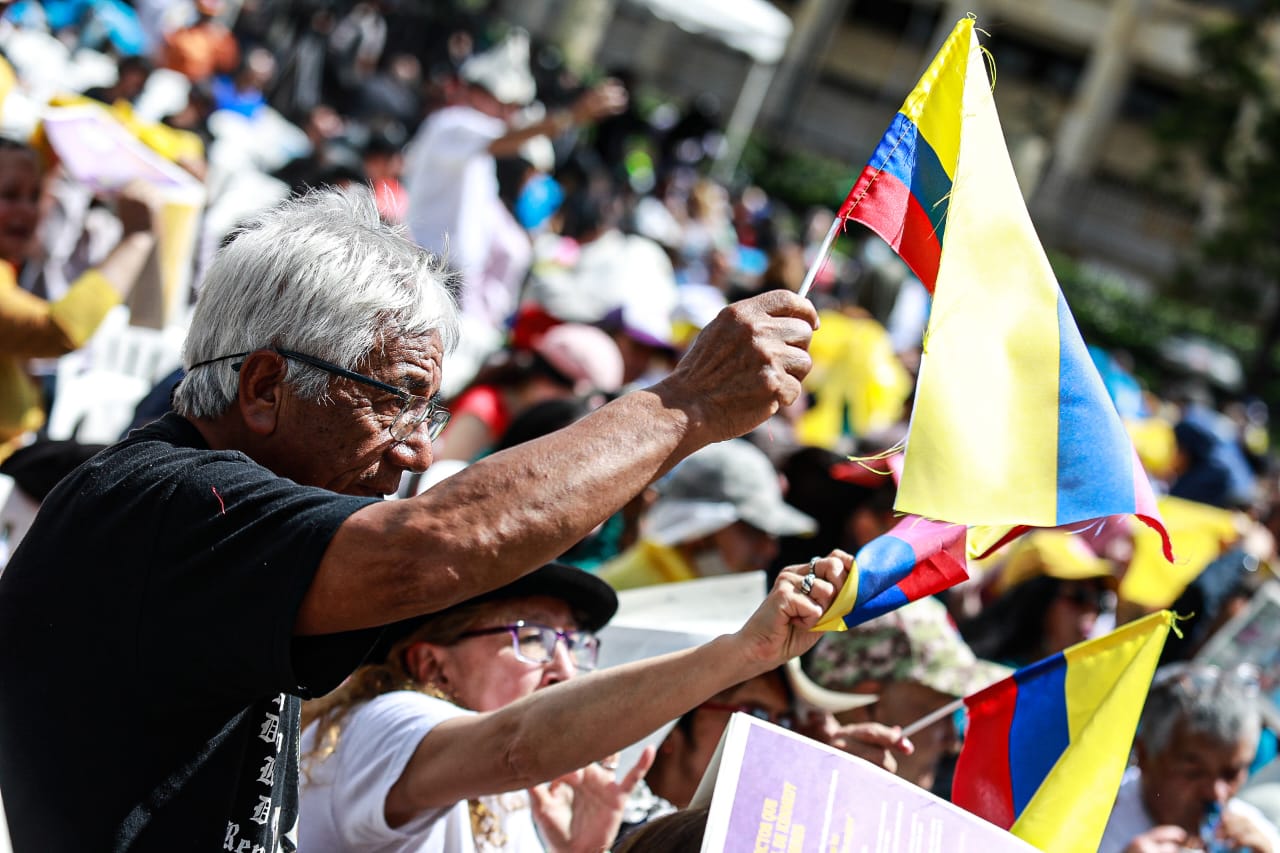 Ciudadanos en Dialogos Vinculantes Ciudadanos en Dialogos Vinculantes