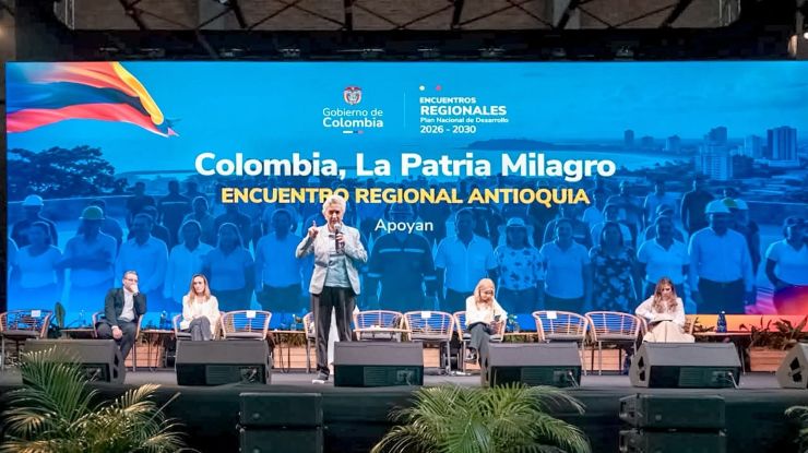 “Leer, Escribir y Amar”: la apuesta de la ministra Ilva Hoyos para construir la Patria Milagro “Leer, Escribir y Amar”: la apuesta de la ministra Ilva Hoyos para construir la Patria Milagro