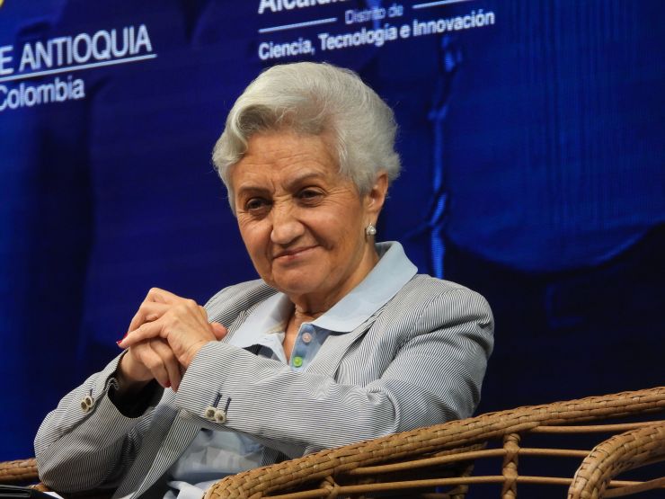 “Leer, Escribir y Amar”: la apuesta de la ministra Ilva Hoyos para construir la Patria Milagro “Leer, Escribir y Amar”: la apuesta de la ministra Ilva Hoyos para construir la Patria Milagro