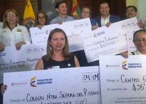 Gina Parody entrega incentivos a colegios de Santander que superaron metas en mejoramiento de la calidad educativa