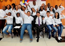 Viceministro Víctor Saavedra despidió a 20 jóvenes del Chocó que viajarán a Boston a un intercambio estudiantil