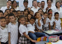 En Sucre, ministra Giha participó en la inauguración de colegio adaptado al cambio climático