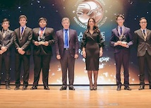 En la ceremonia, realizada en el Teatro México, en Bogotá, se les hizo un reconocimiento a 809 estudiantes del país que obtuvieron los puntajes más altos en las pruebas Saber 11.