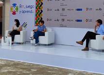 Viceministra Constanza Alarcon en compañia de representantes de Pies Descalzos, Consejeria Presidencial para la Niñez, ICBF y LEGO