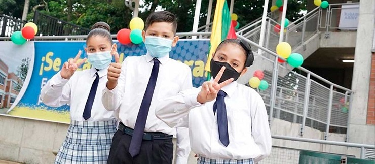 Los presidentes de Colombia, Iván Duque, y de Perú, Pedro Castillo, resaltaron la necesidad de profundizar en la vacunación masiva de los niños y las niñas, con el objetivo de facilitar el retorno a la presencialidad escolar.