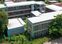 Vista interna de las obras de la Institución Educativa Santa Teresita en San José, Caldas