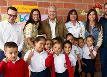 Presidente Iván Duque junto a la ministra de Educación en la entrega de obras de la IE Santa Teresita de San José (Caldas)
