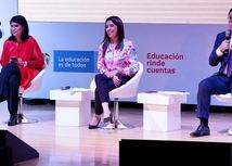 De izquierda a derecha: Viceministra de Básica, Constanza Alarcón, Ministra Maria Victora Angulo y Viceministro de Educación Superior, Maximiliano Gómez.
