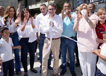 Ministro desanuda cinta del colegio José Ignacio Ospina